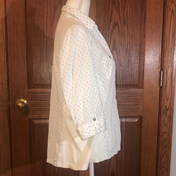 Collective Concepts White Button-Up Blouse - Picture 11 of 12